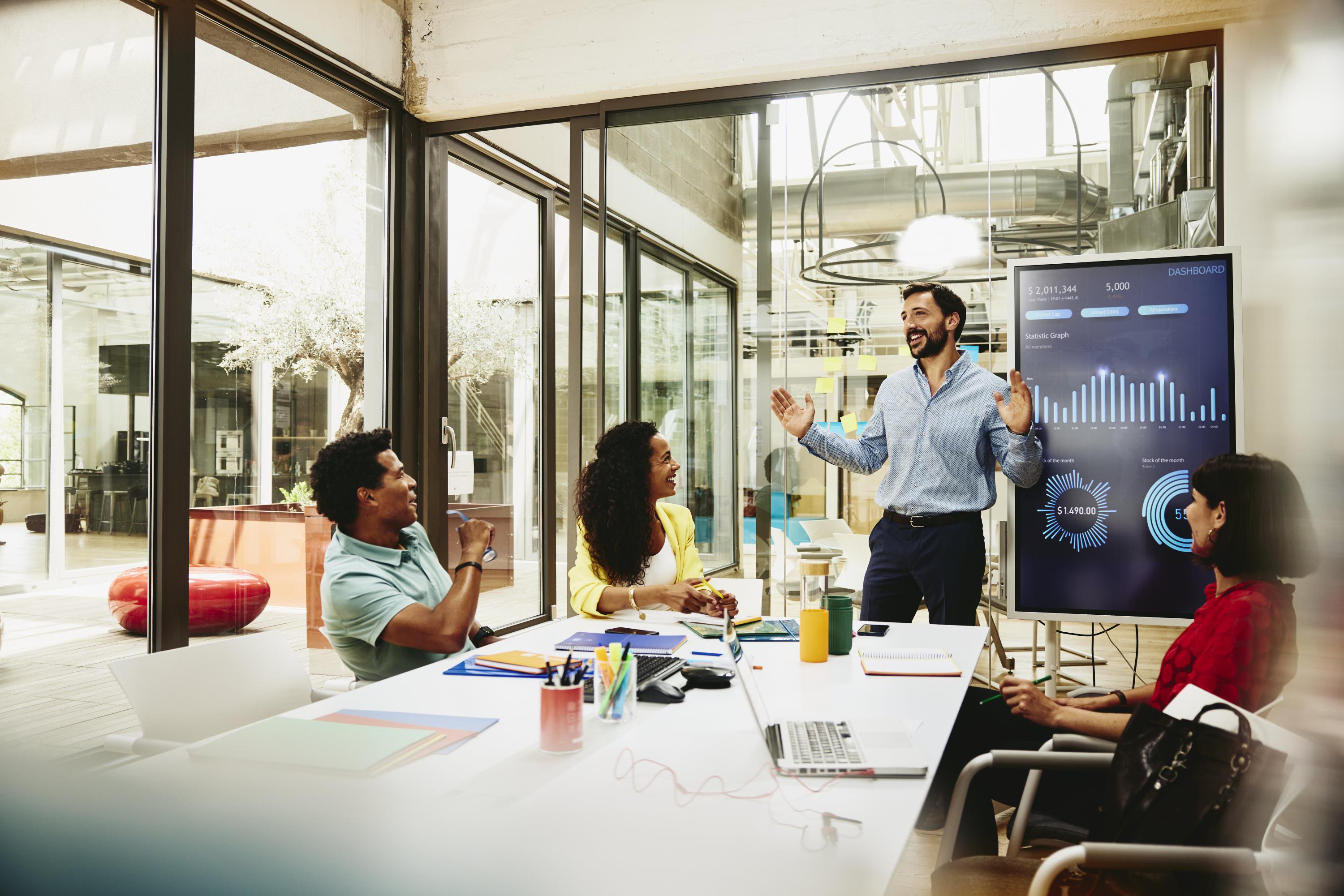 Working as a communications manager | Randstad USA