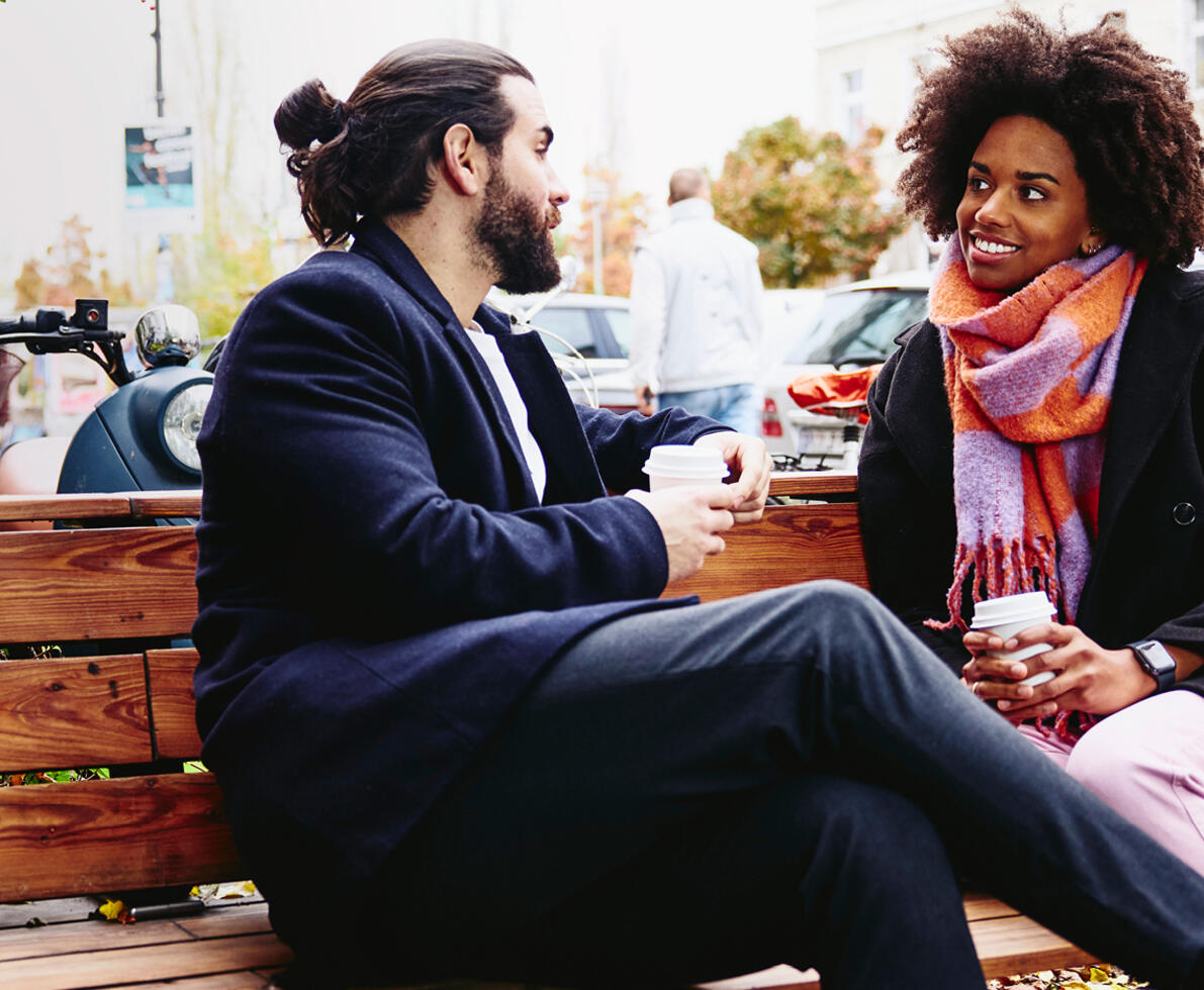 2 colleagues sitting on a bench